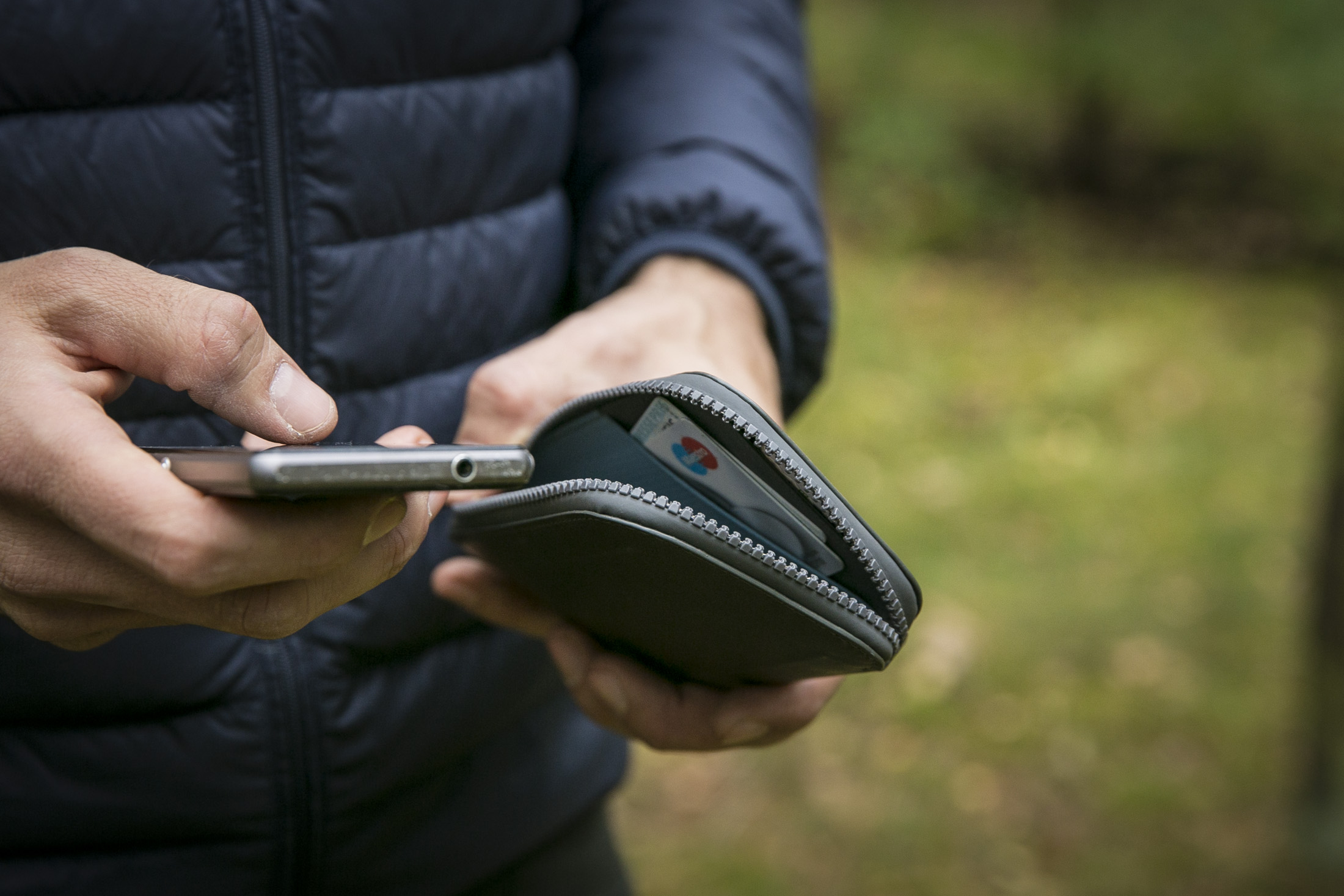 outdoor aesthetics bellroy phone pocket